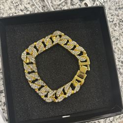 Iced Out Cuban Link Bracelet (Gold)