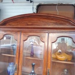 Oak Cabnit No Scratches Must Sale 200