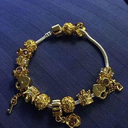 Beautiful women’s Heavy gold finished Charm bracelet