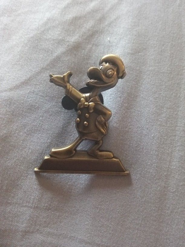DONALD DUCK Disney Pin 112583 Golden Statue Magic Kingdom Park Annual Passholder
