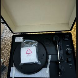 Amazon basics turntable record player with built-in speakers and Bluetooth.