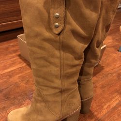 Ugg boots size 7, like new, Pick Up Only