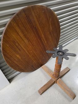 Solid Oak 48 inch round table with solid oak base