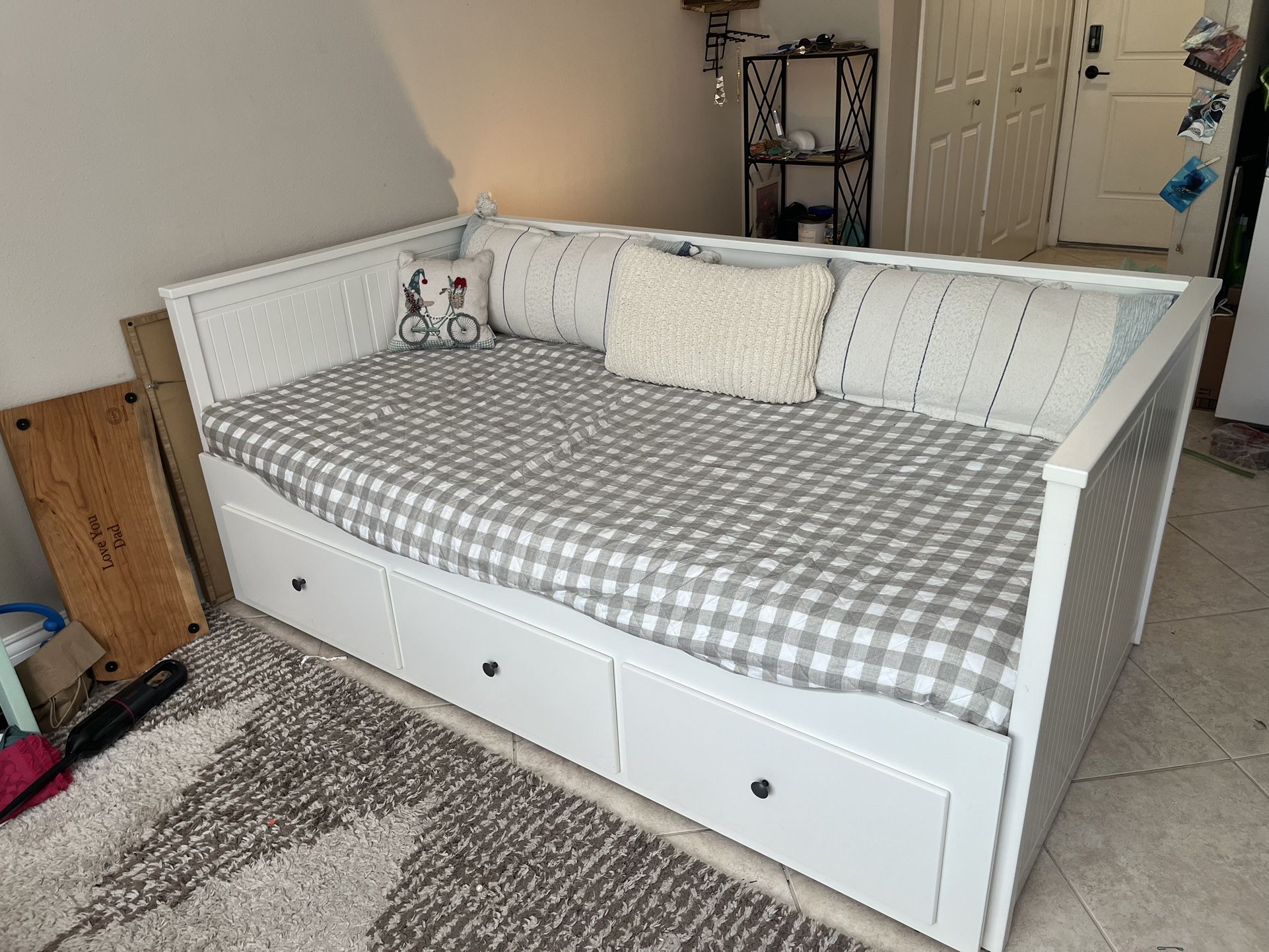 IKEA Hemnes Daybed white + mattress