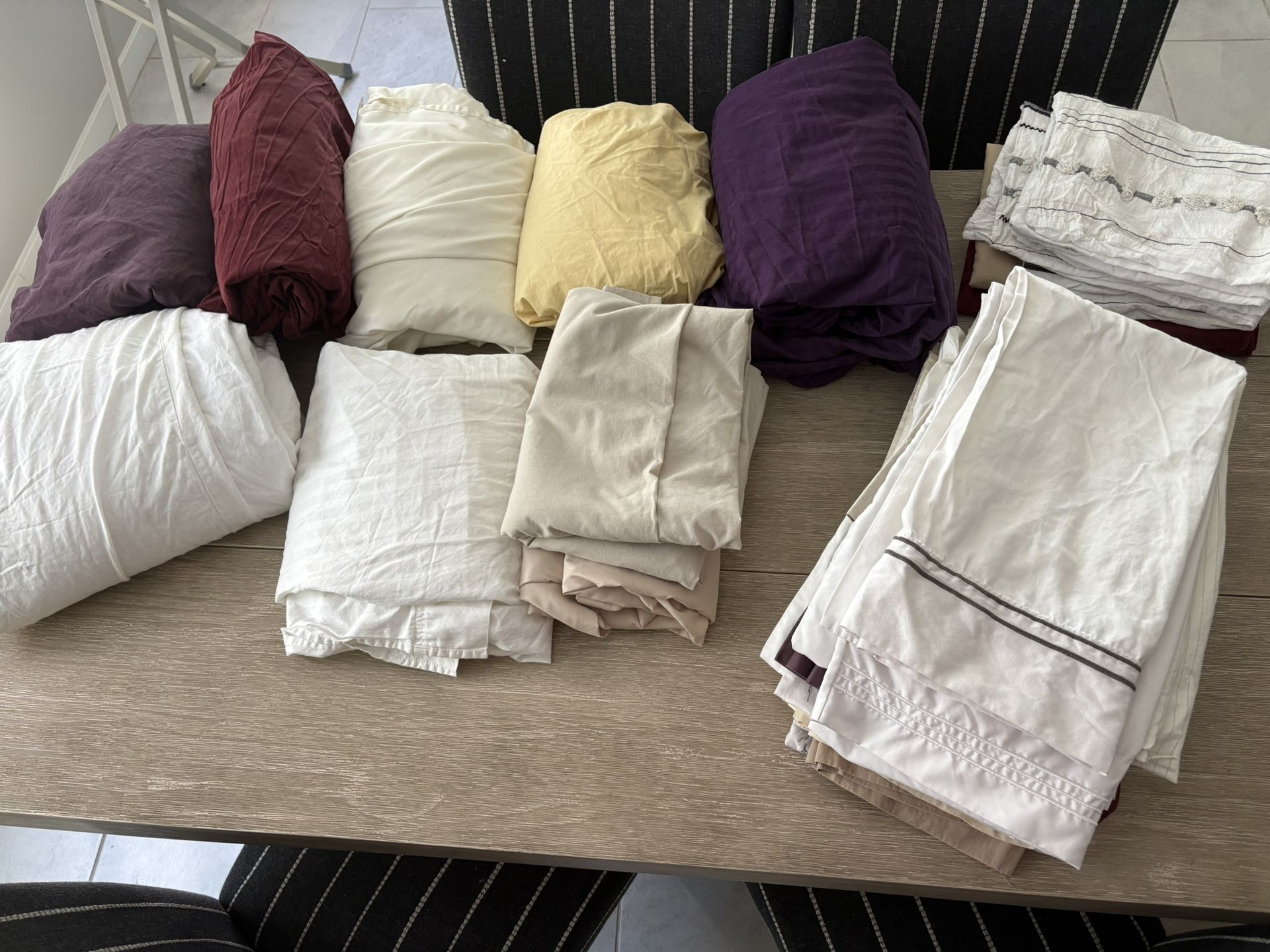 Assorted Sheets King, Queen 33 Pillow Cases 6 Blankets .
