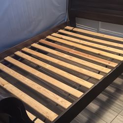 Full  Wood  Bed 