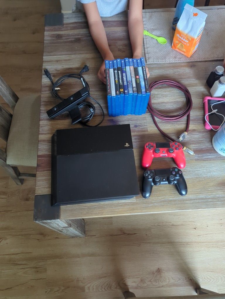 Playstation 4, 2 Controllers, Camera/Mike, 10 Games!