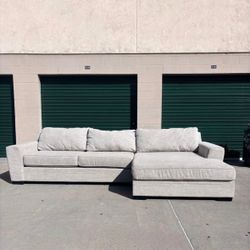 Living Spaces Beige Sectional Couch 🛻Delivery Available🛻