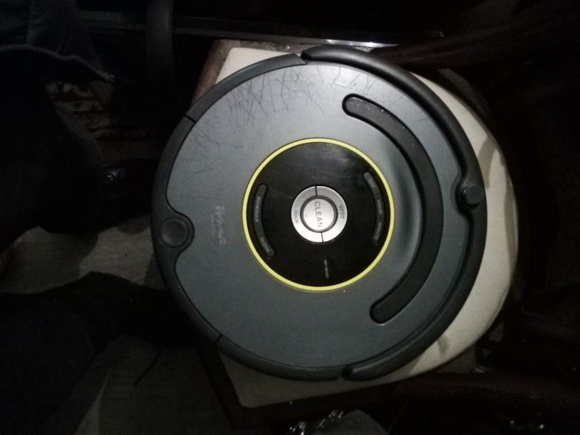 ROBOT Roomba 652.