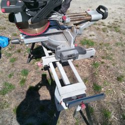 Saw With Stand   No Blade  gard  Cut good 