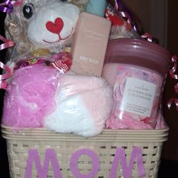 Mother's day basket Available now 35$ 🥳🥳🥳🥳🥳