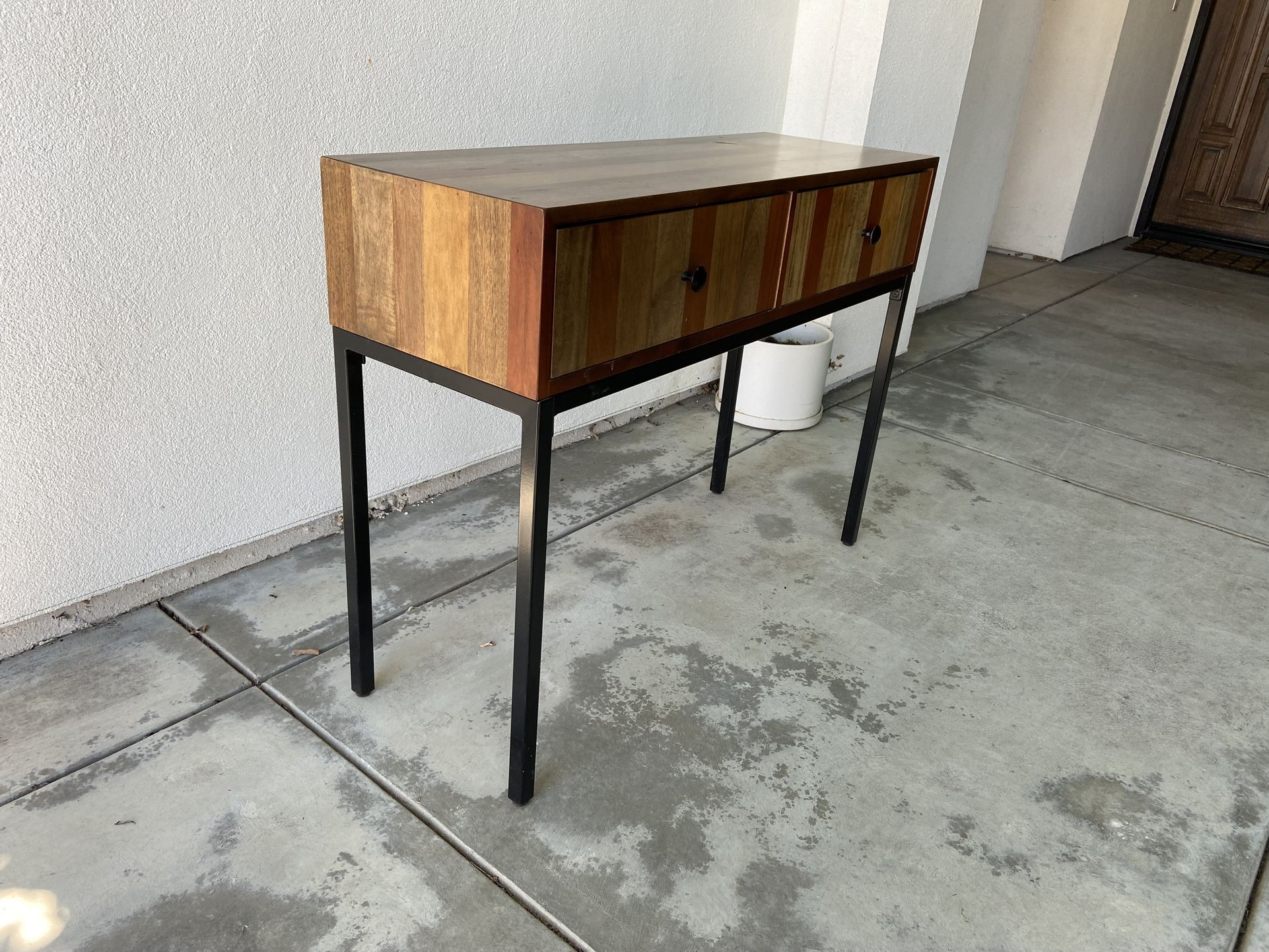 Console / Entry table