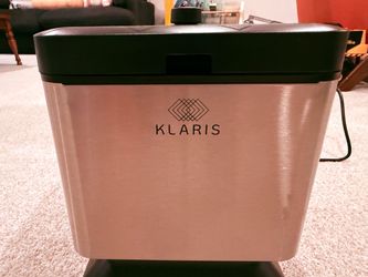 Like new Klaris clear ice cube maker