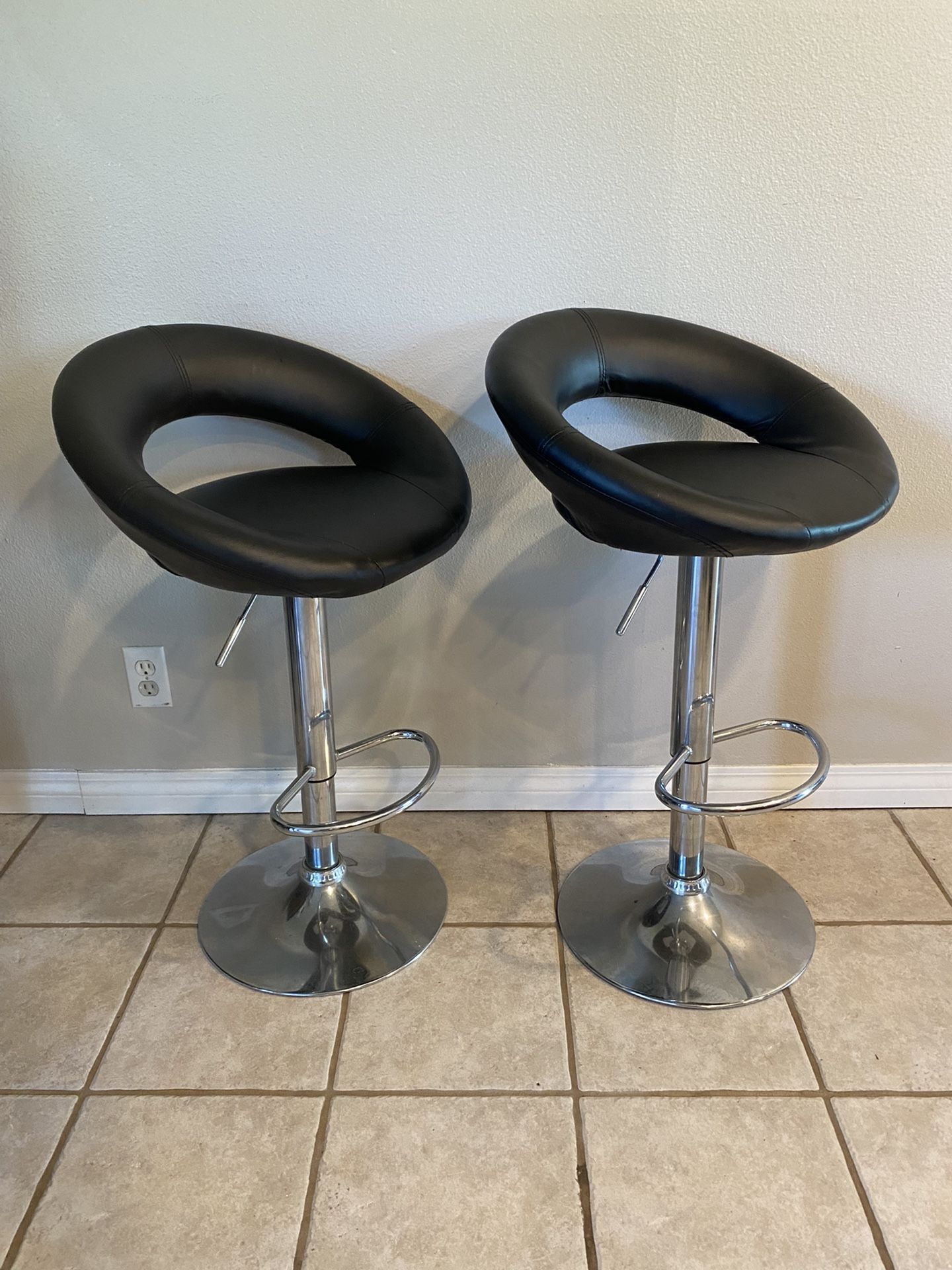 Salon Chairs 