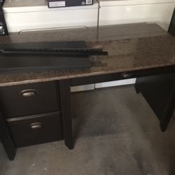 Sauder 2024 samber desk