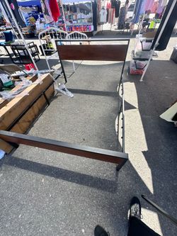 New queen bed frame $50