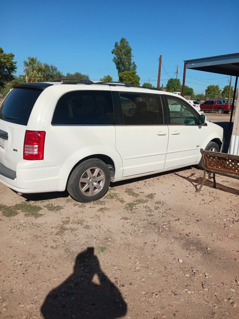 2008 Chrysler Town & Country