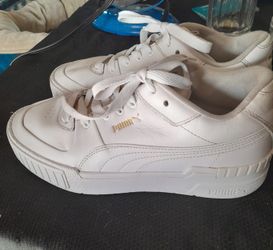 Womens Pumas 8.5
