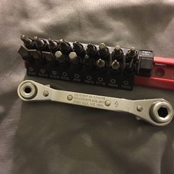 BRAND NEW 18-PIECE BIT SET WITH LIFE TIME OFFSET RATCHET SCREW DRIVER WRENCH $20.00