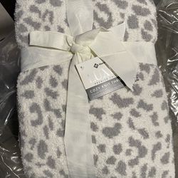 (Dupe) Barefoot Blankets