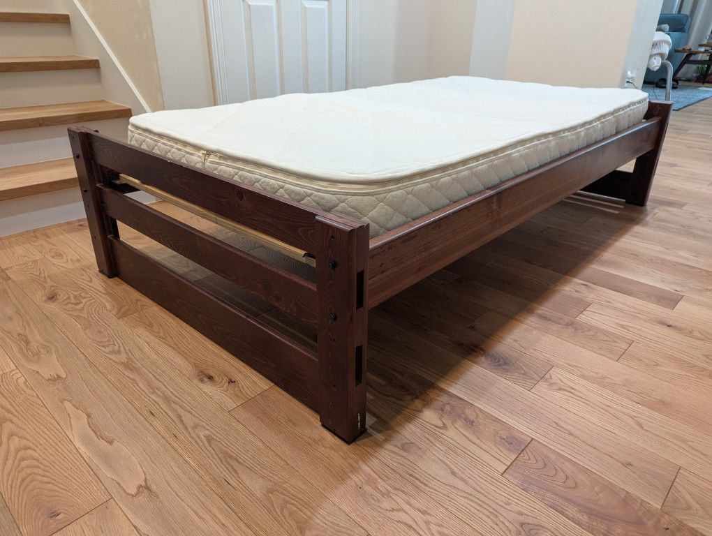 FAME ONLY Height-adjustable Child / Toddler Bed, Twin