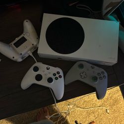 Xbox Series S with 3 Controllers 