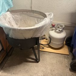 Tripod 21” Cast Iron Stand With Burner And Large Pot 