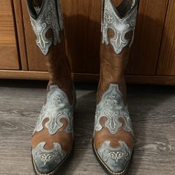 **Women’s Leather Cowboy Boots** 