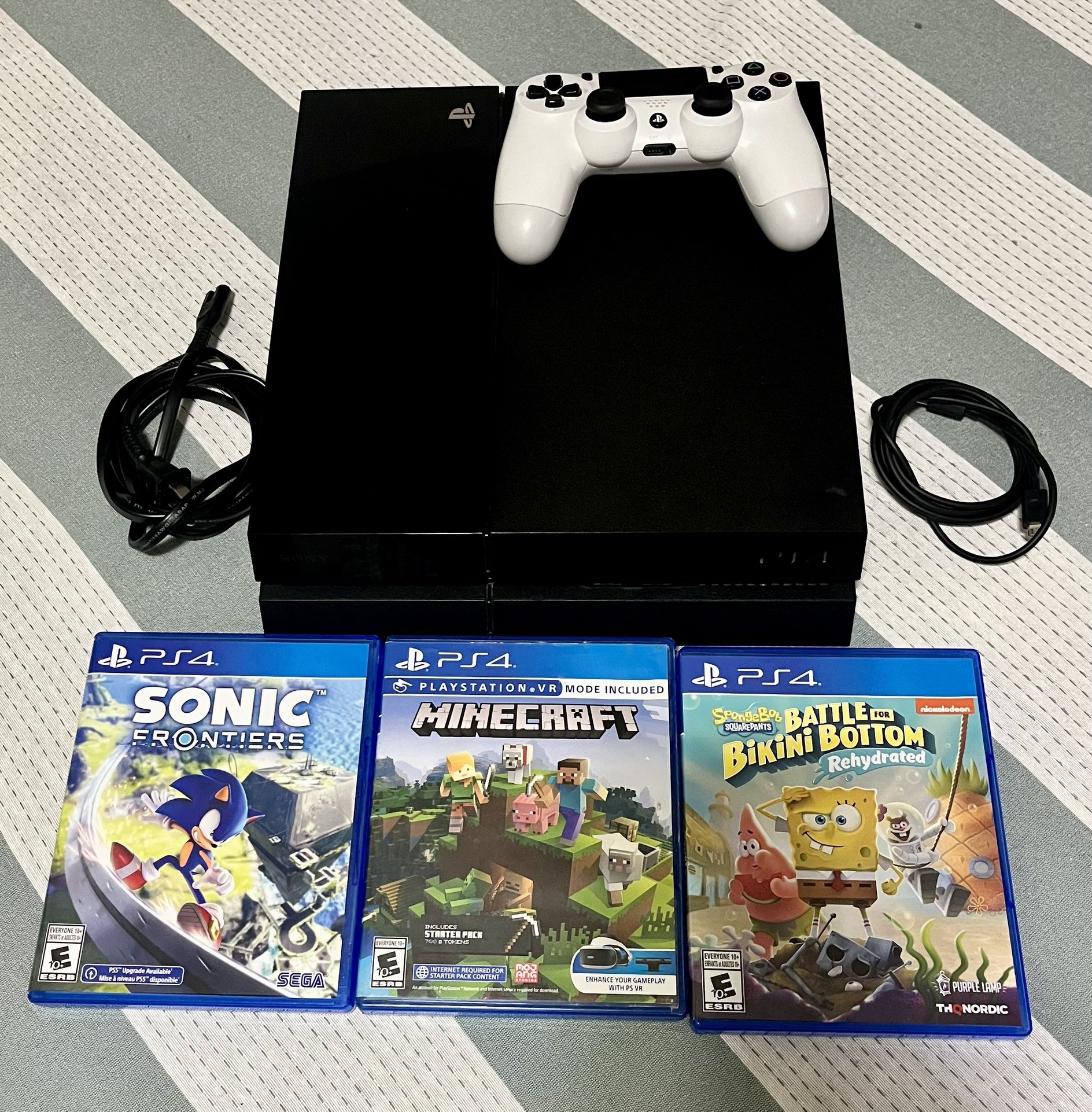 Great condition PS4 with 3 games and 1 controller