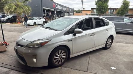 2014 Toyota Prius Plug-in Hybrid