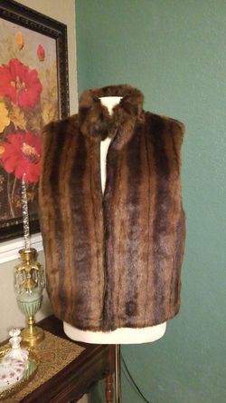 Faux fur vest reversed rain protection