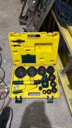 L.H Dottie 12 Ton Hydraulic Knockout Set for Conduit up to 2 1/2 inch HPTK1