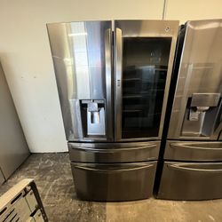 LG BLACK STAINLESS STEEL KNOCK KNOCK REFRIGERATOR WITH ICE AND WATER DISPENSER 