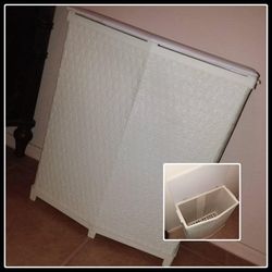 VINTAGE RETRO MID CENTURY WHITE PLASTIC LAUNDRY HAMPER CLOTHES BASKET STORAGE BIN CONTAINER DECOR