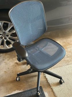 Mesh office chair