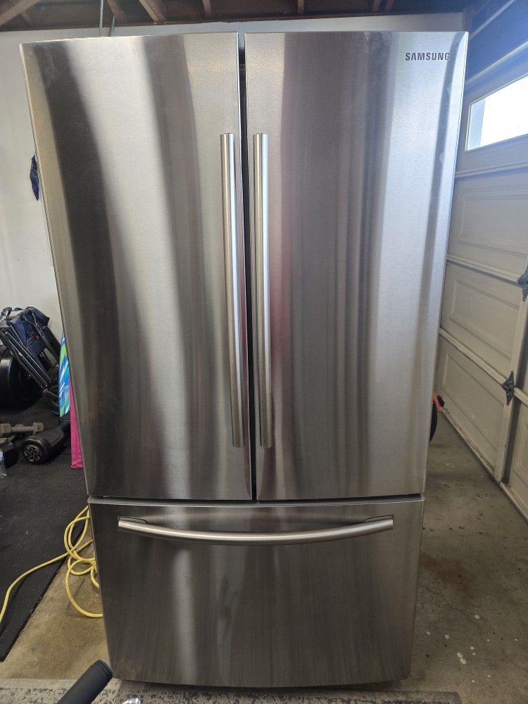 Samsung Refrigerator RF261BEAESR