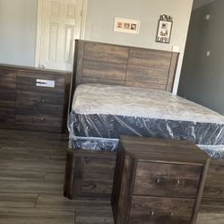New QUEEN Bedroom Set!!! Delivery Available 