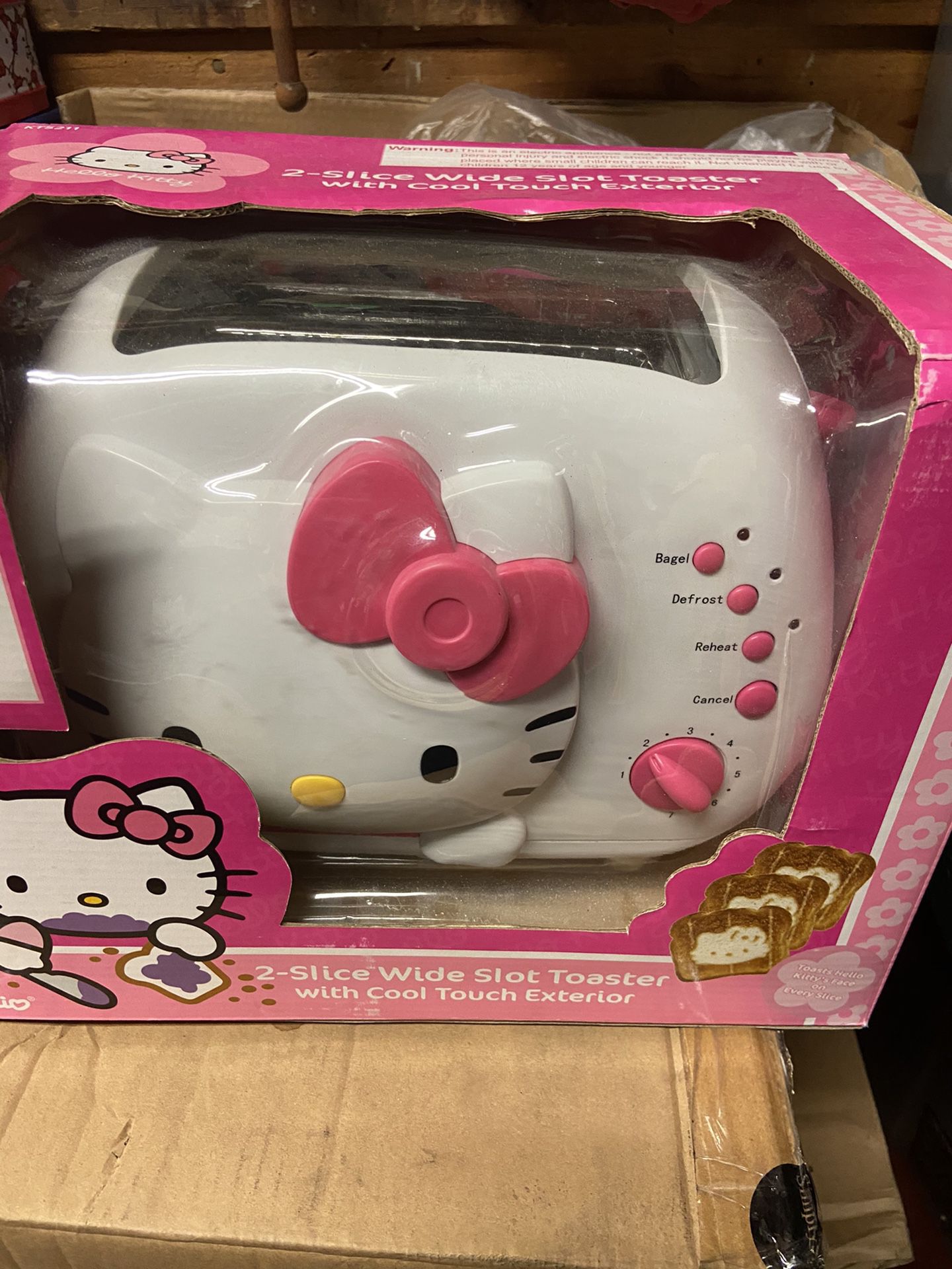 Hello kitty toaster and free lunch box