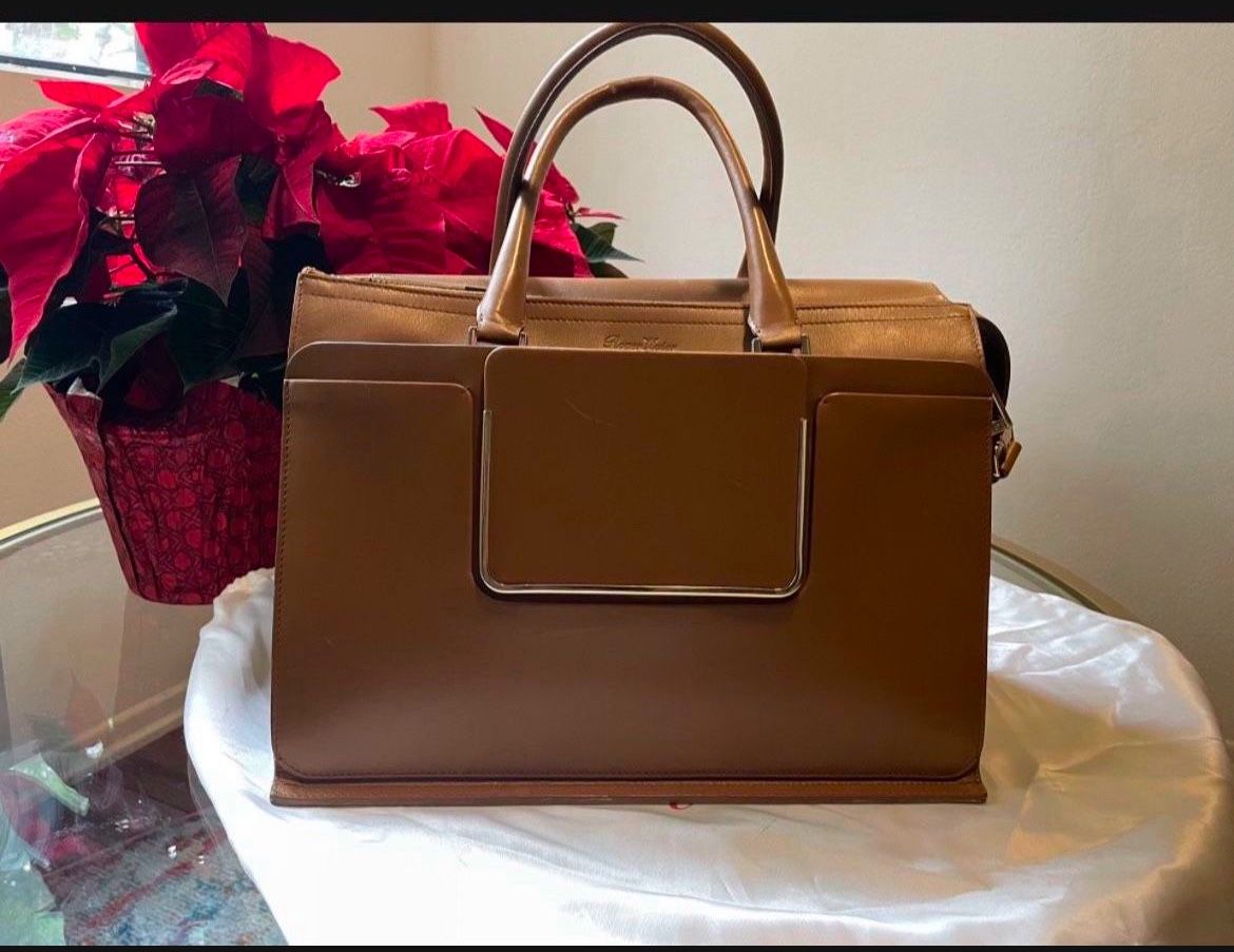ROGER VIVIER LEATHER HANDLE BAG W/ DUST BAG