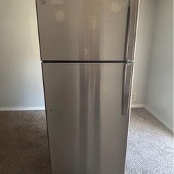 Pre Owned Whirlpool Fridge And Frigidaire 