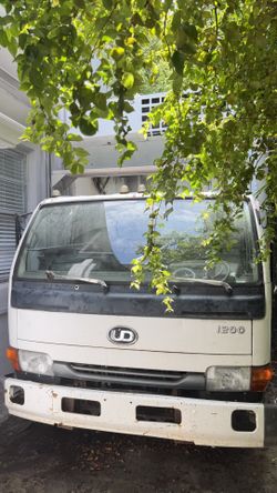 Box Truck UD 1200 Nissan TD 2001