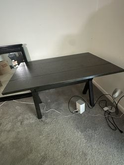 Black Desk