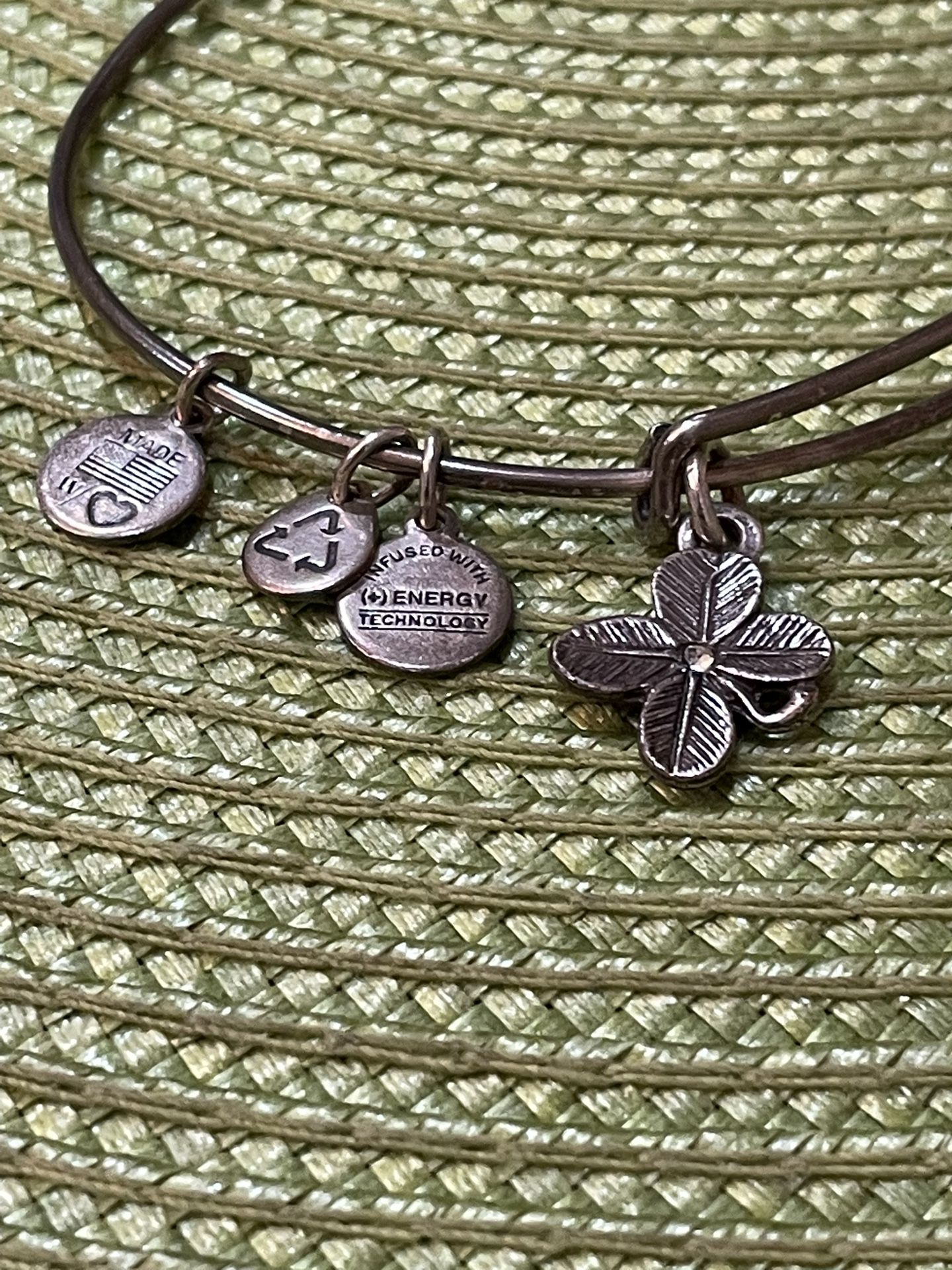 Alex And Ani Lucky 4 Leaf Clover Bracelet