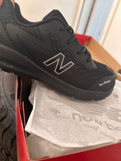 BRAND NEW NEW BALANCE SIZE 7 MENS / 8.5 women