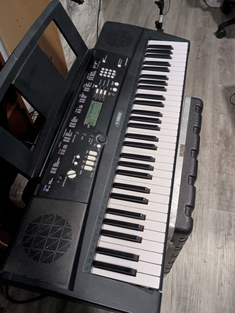 Yamaha. Ez220. 61 Keys