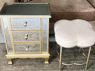 2 small vanity style dresser/table 2 chair 1 leg rest chair