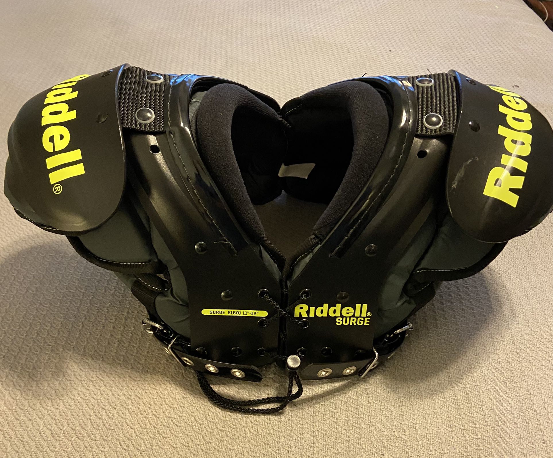 Riddell Surge Youth Shoulder Pad w/Backplate, Black/Neon Green, Size: XL