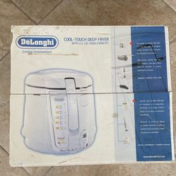 DeLinghi D677UX COOL TOUCH DEEP FRYER 2.2 Lb  FOOD 2 Liter Oil