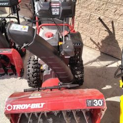 TROY BILT GAS SNOW BLOWER 30 IN 