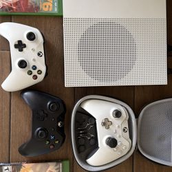 XBOX One S + Regular Controllers + Elite Controller + Games